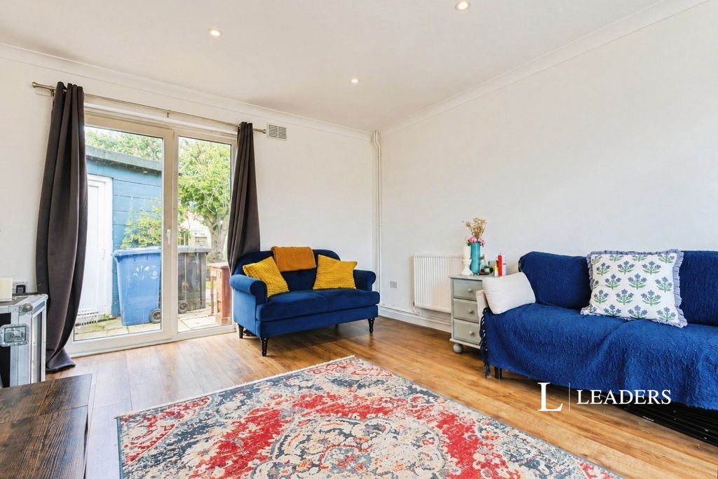 Property photo 3 of 16 Pbox-Img.Png