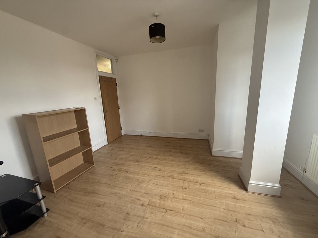 Property photo 3 of 6 Img 9316