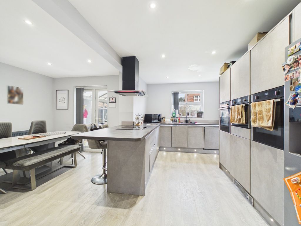 Property photo 3 of 22 4048257