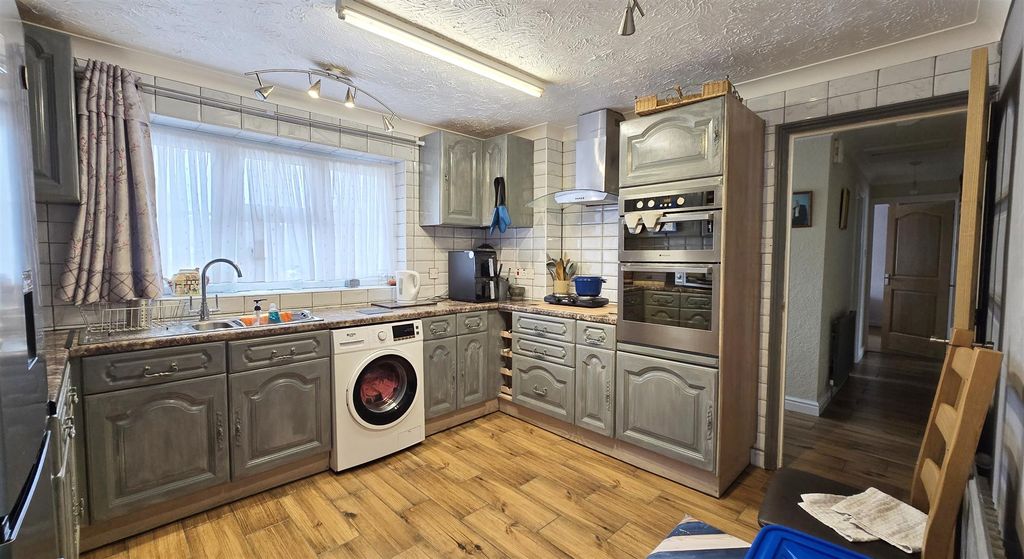 Property photo 3 of 20 Kitchen/Diner