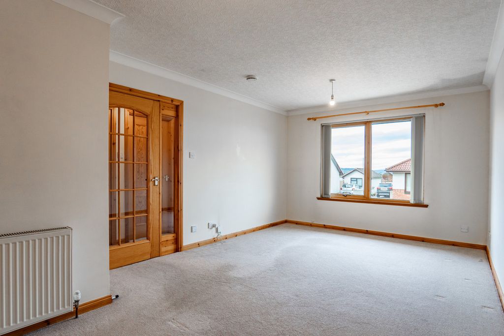 Property photo 2 of 32