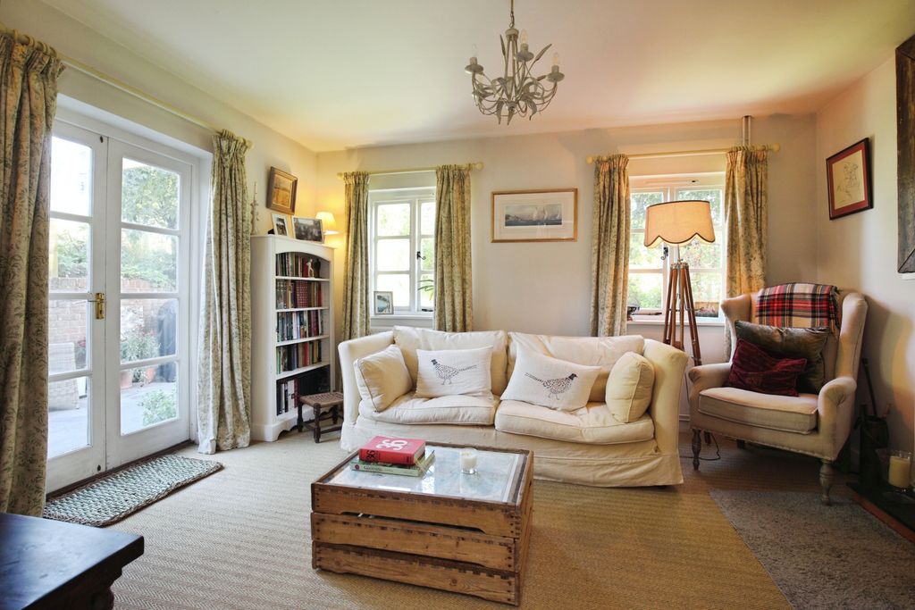 Property photo 3 of 25 Sitting Room