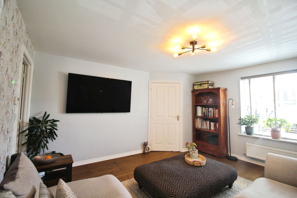 Property photo 2 of 15 Lounge