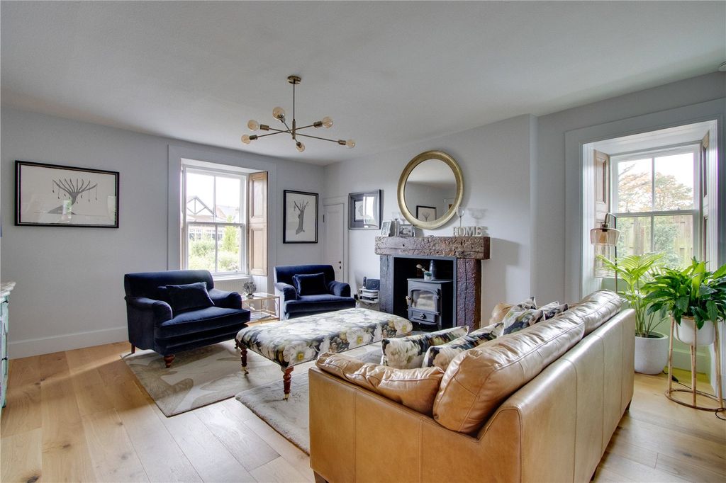 Property photo 2 of 25 Sitting Room