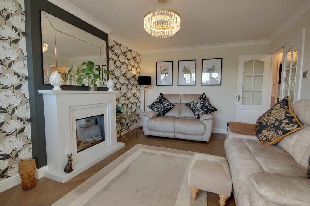 Property photo 3 of 26 1 Lounge C