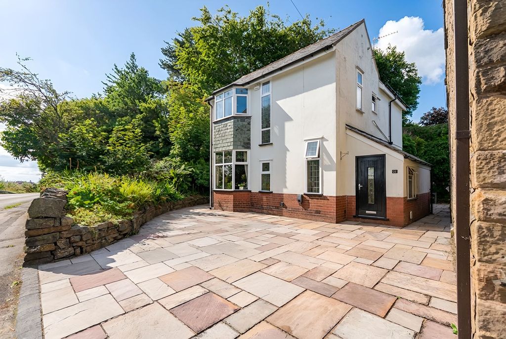 Property photo 2 of 31