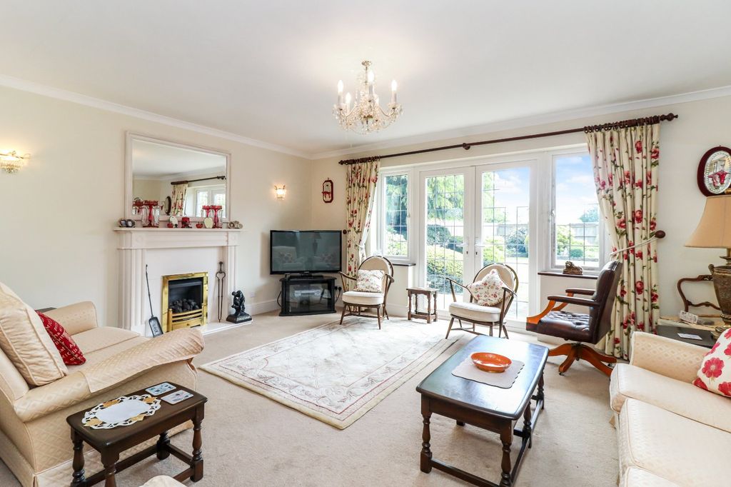 Property photo 3 of 16 Living Room