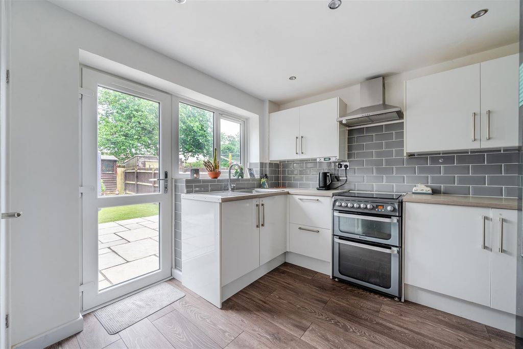 Property photo 3 of 16 Kitchen