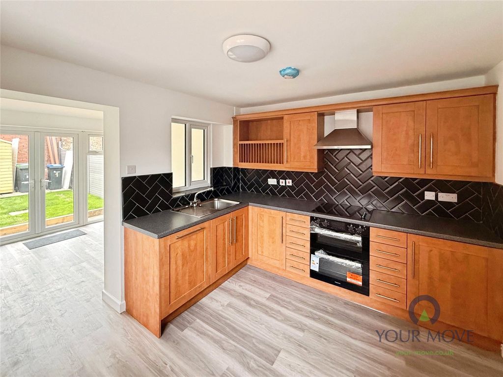 Property photo 2 of 10 Kitchen