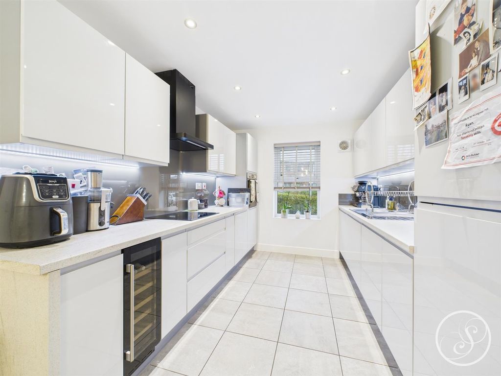 Property photo 3 of 22 Kitchen/Diner