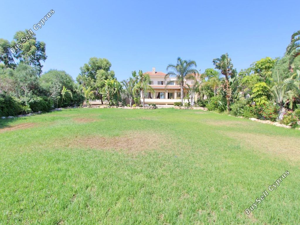 Property photo 2 of 52