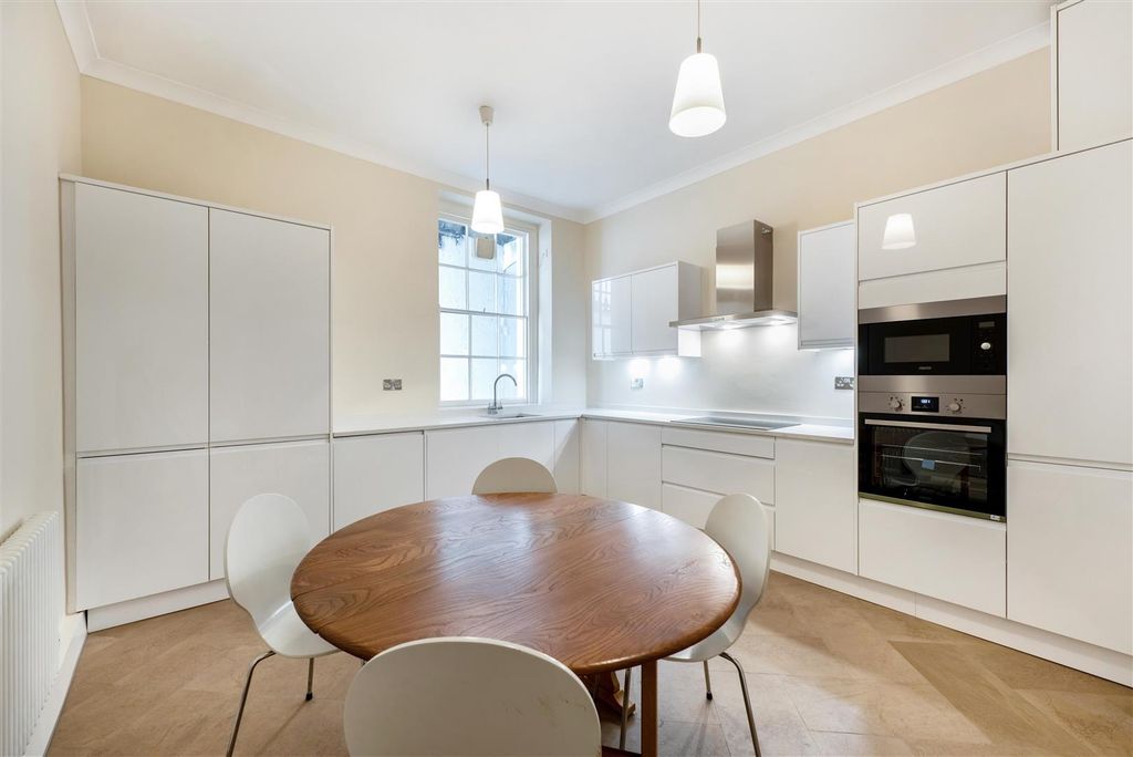 Property photo 3 of 12 Large Dining Room Table In Bright Kitchen.Jpg