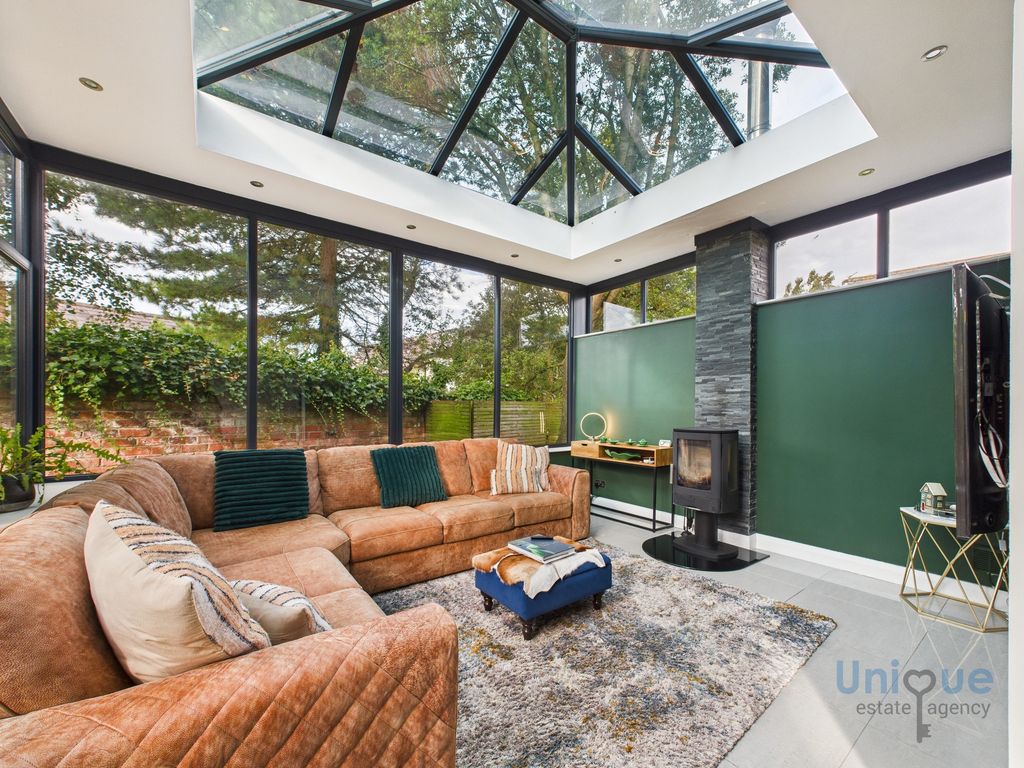 Property photo 2 of 31