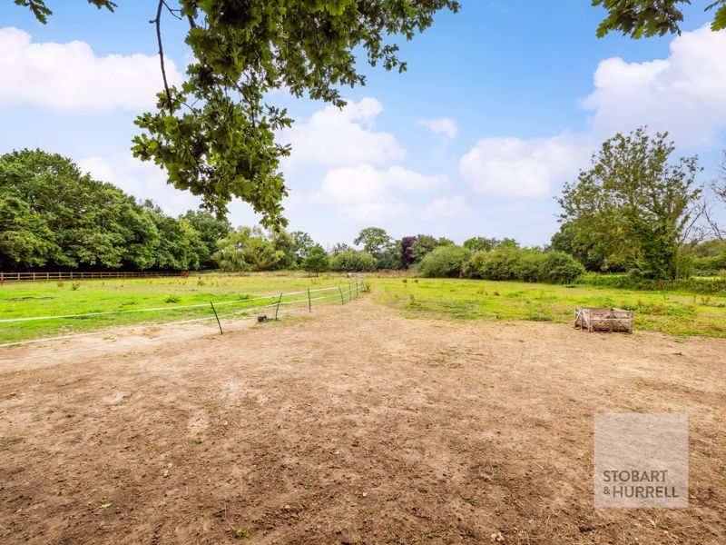 Property photo 3 of 30 Paddock