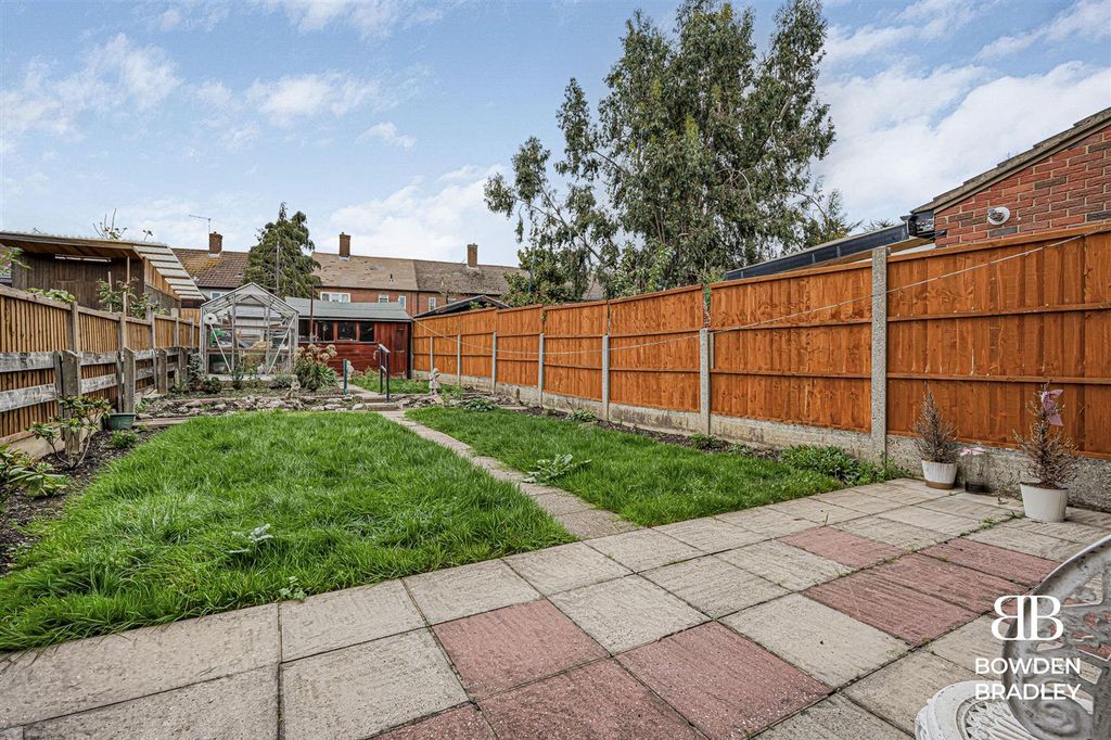 Property photo 2 of 12 Garden