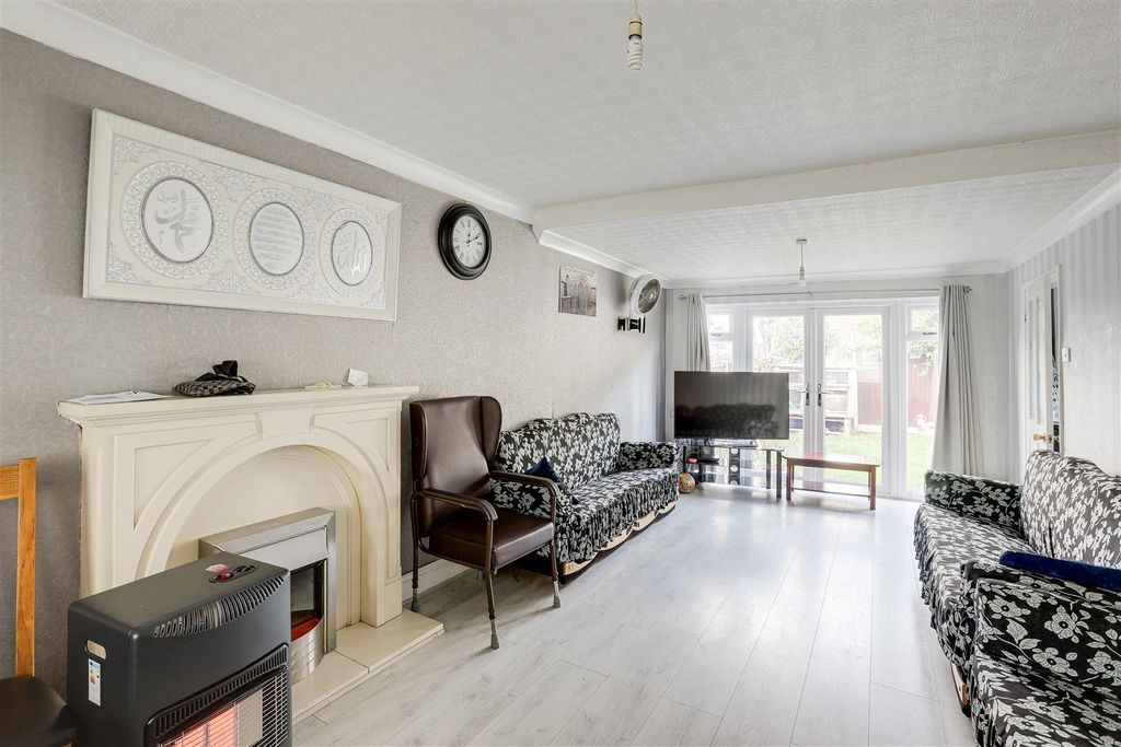 Property photo 2 of 21 4493.Jpg