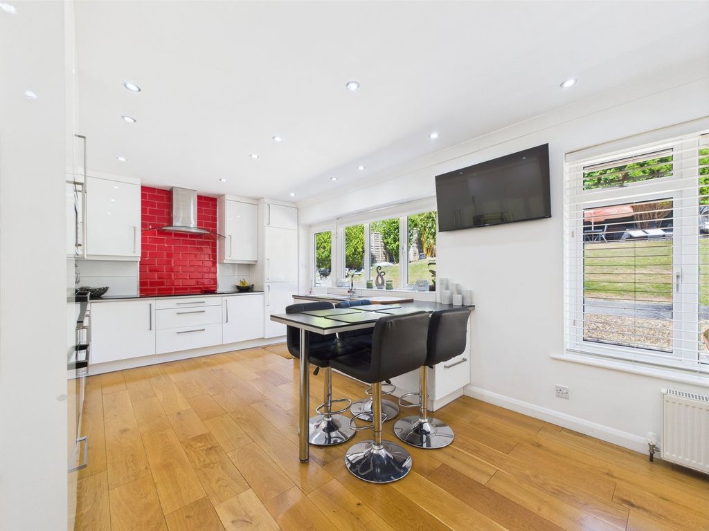 Property photo 3 of 34