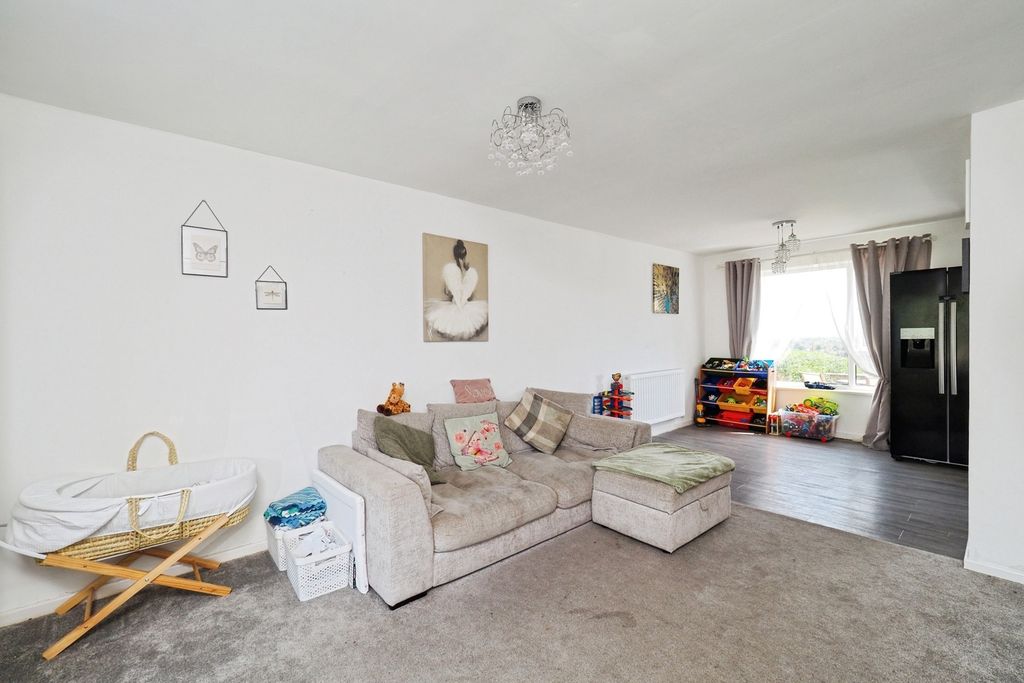 Property photo 3 of 16 Photo