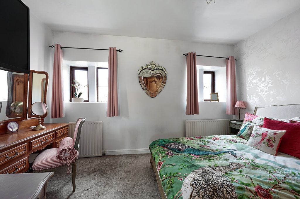Property photo 3 of 14 4414946