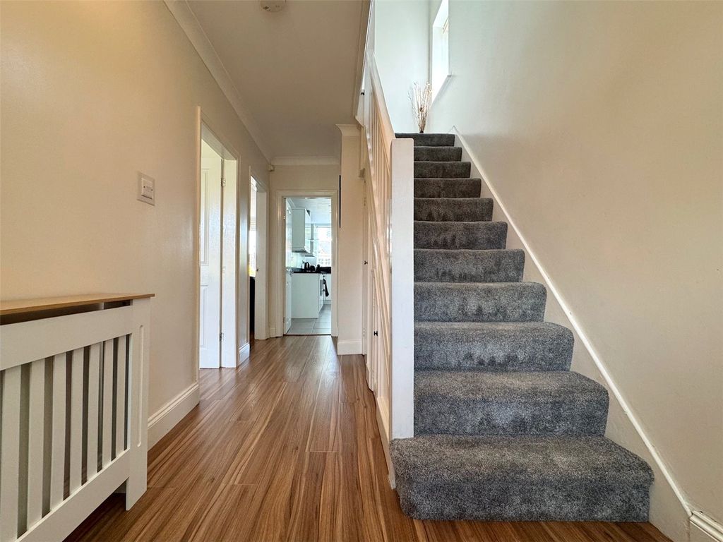 Property photo 2 of 18 Hallway