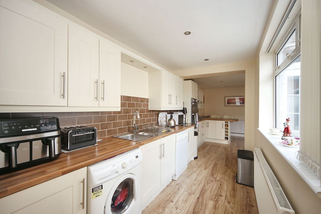 Property photo 3 of 22