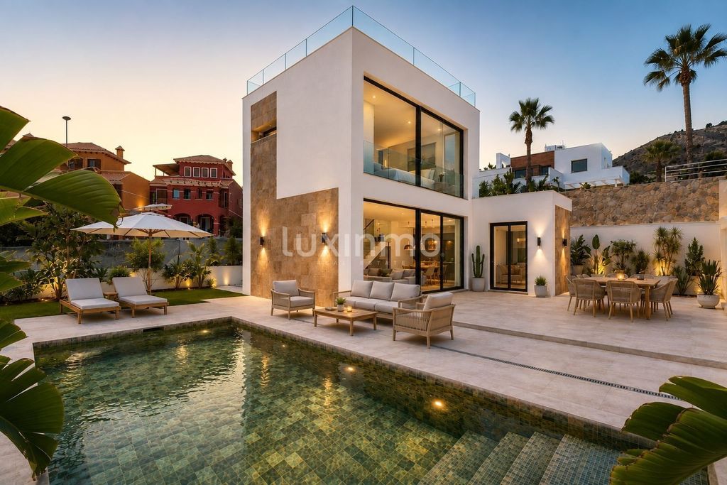 Property photo 1 of 20 Luxury Modern Villa For Sale In Finestrat