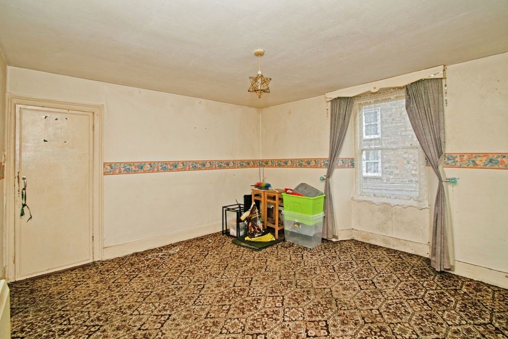 Property photo 2 of 13 Lounge