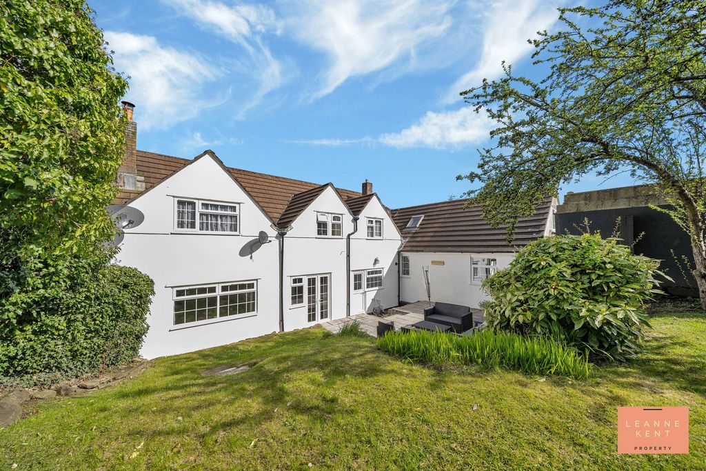 Property photo 1 of 43