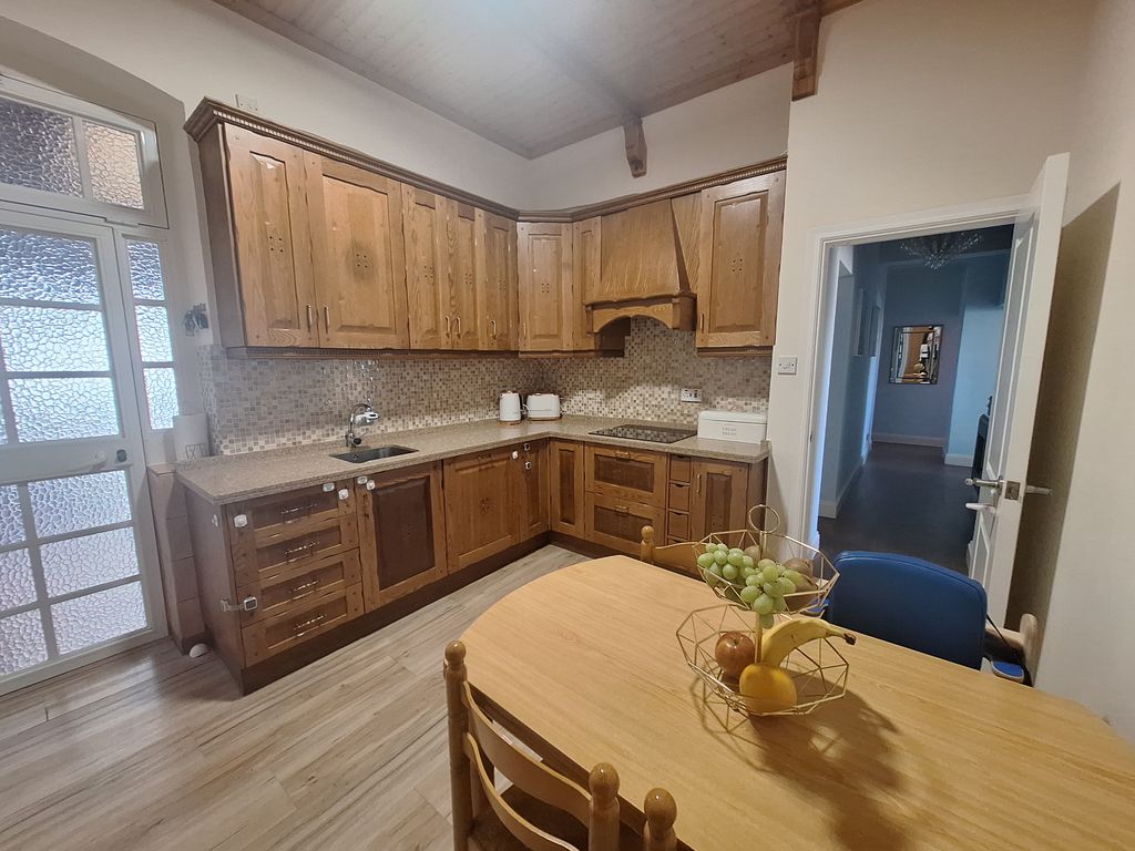 Property photo 1 of 28
