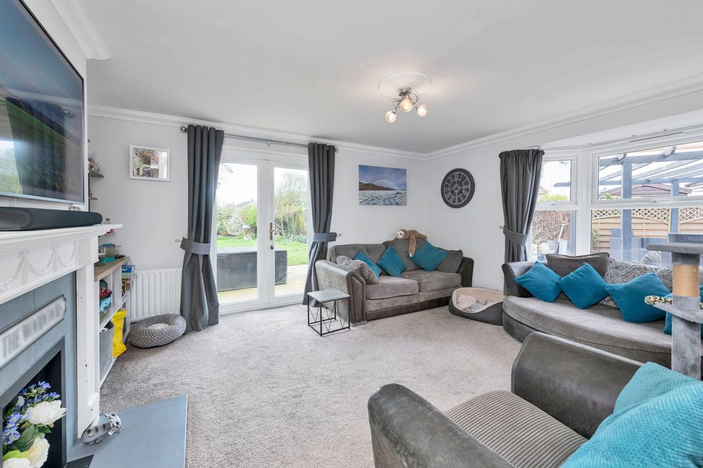 Property photo 2 of 20