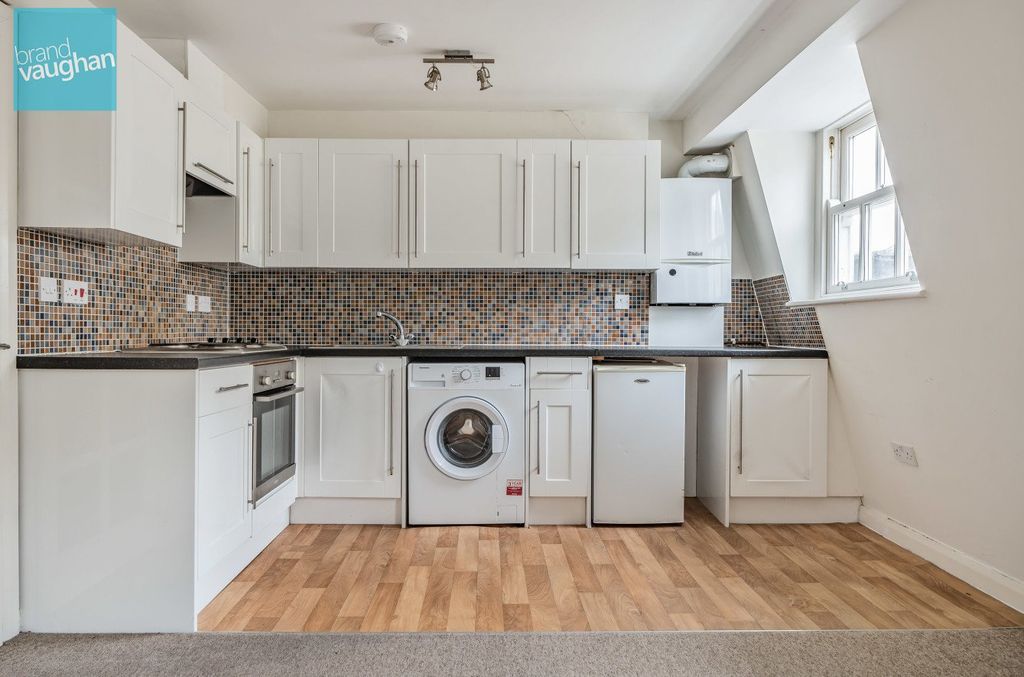 Property photo 2 of 9 Picture No. 27