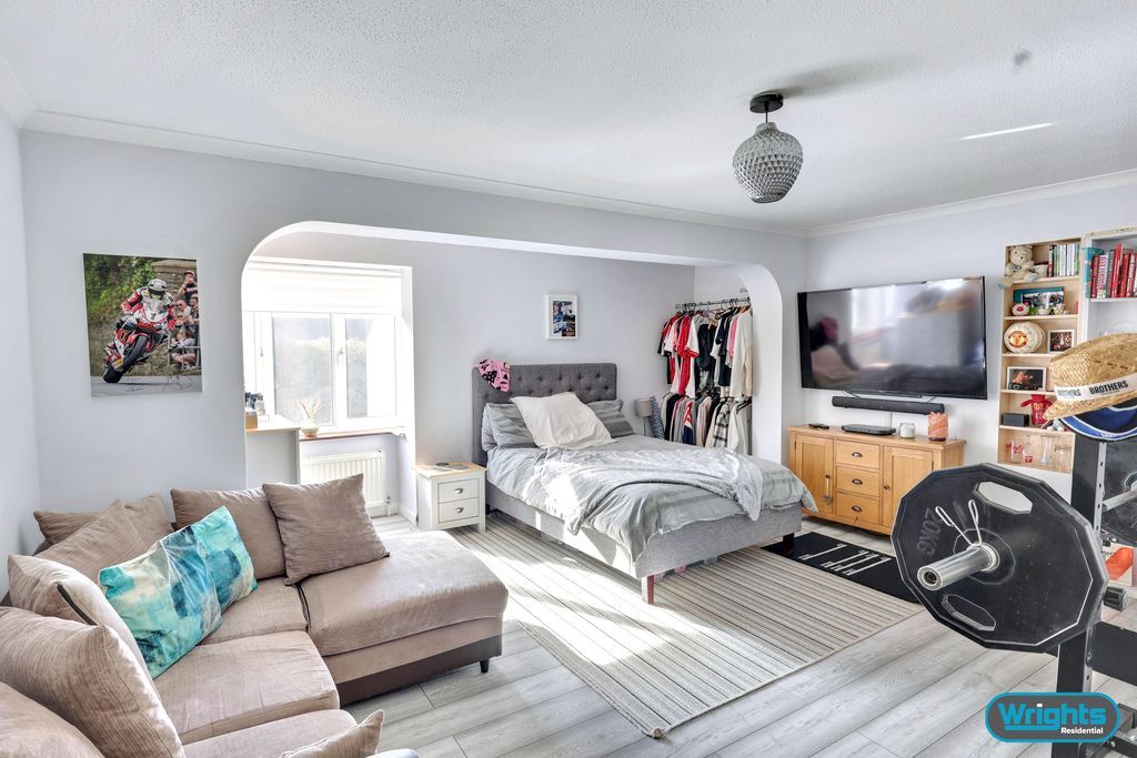 Property photo 3 of 33 Photo 16