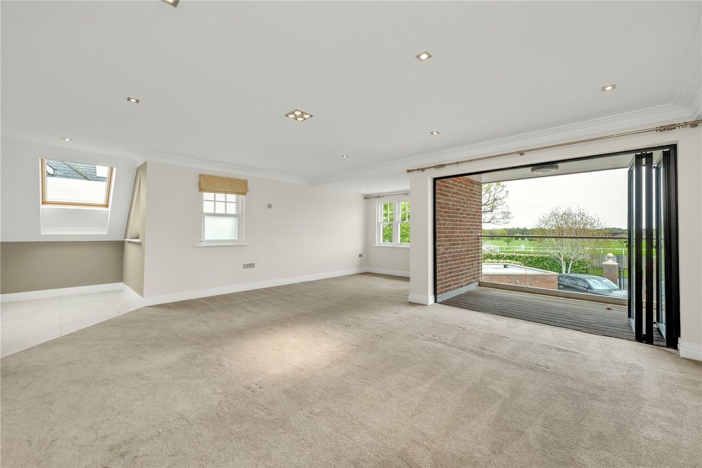 Property photo 2 of 19 Kitchen/Dining Room