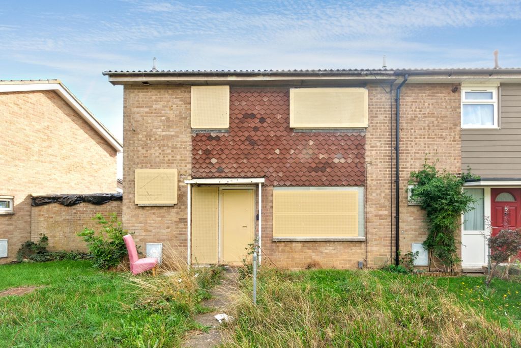 Property photo 1 of 16 76 Ringway, Northampton, Northamptonshire Nn4 8Sj