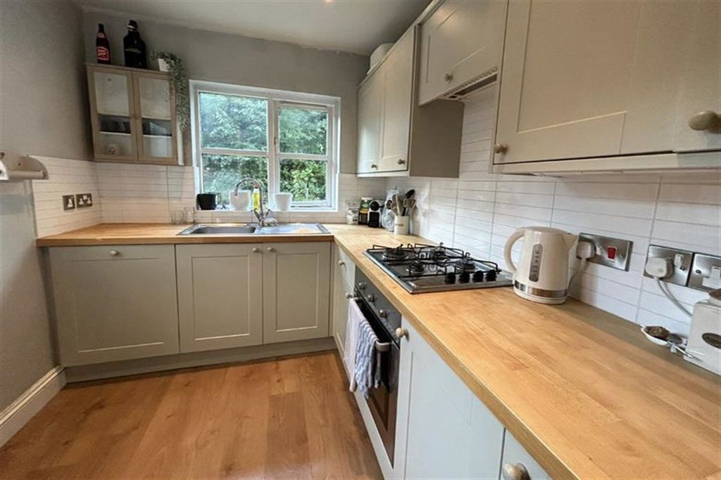 Property photo 2 of 12 (Main)