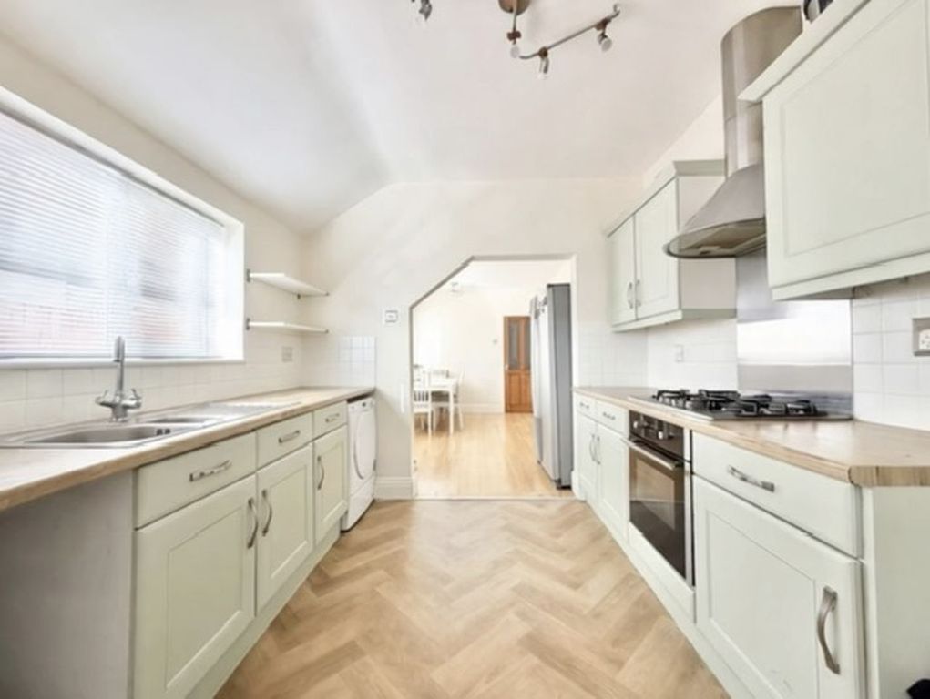 Property photo 2 of 21 Kitchen