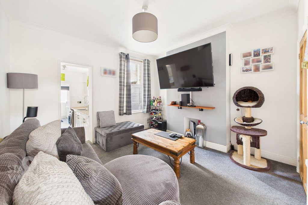 Property photo 2 of 16