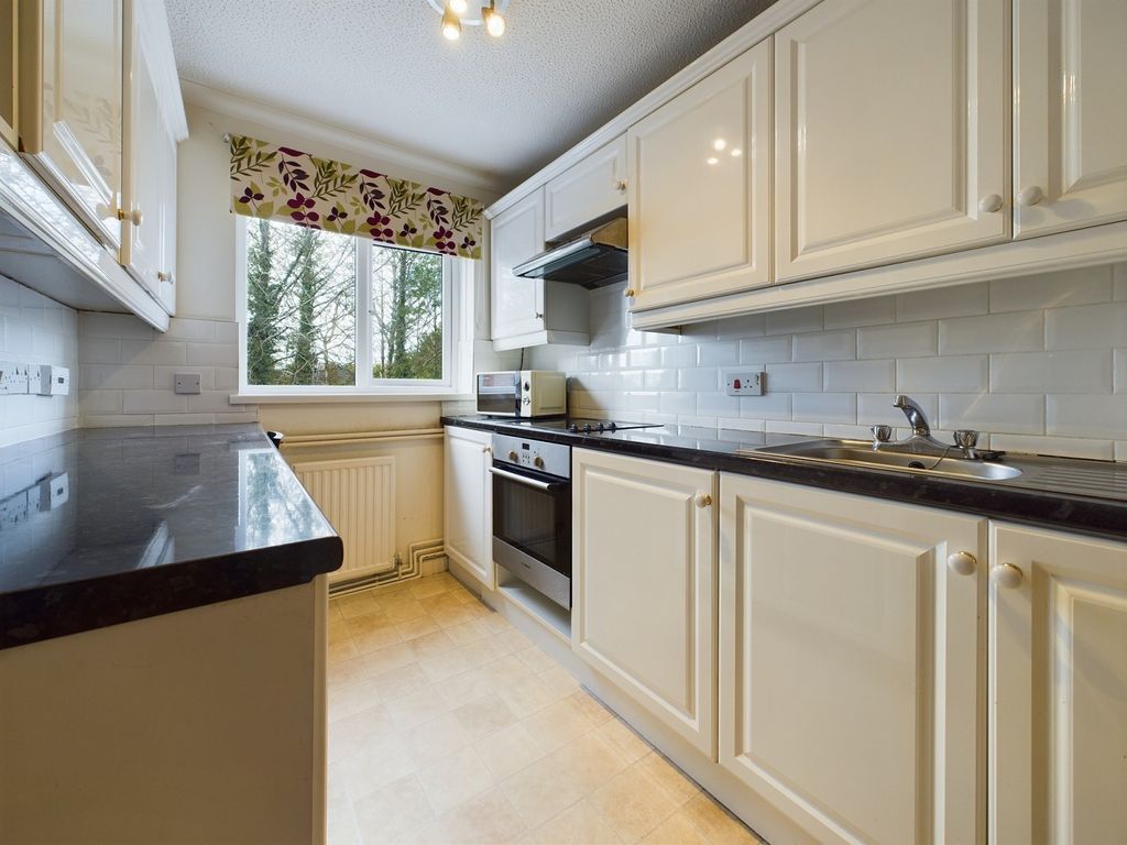 Property photo 2 of 11 Kitchen