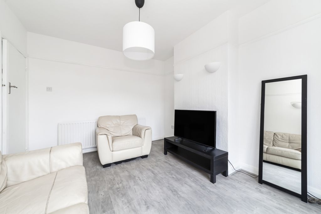 Property photo 3 of 18 Gallery