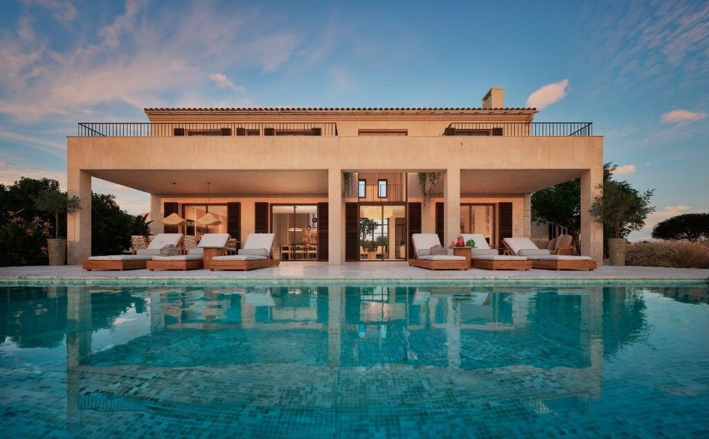 Property photo 1 of 16 Exterior And Pool (1).Jpg