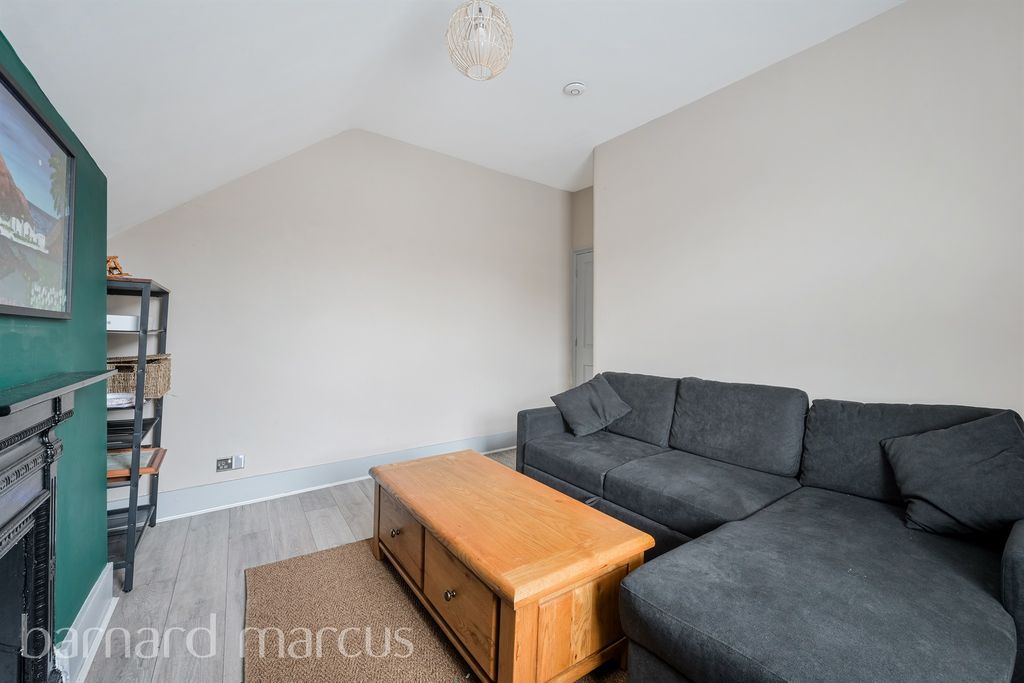 Property photo 3 of 7