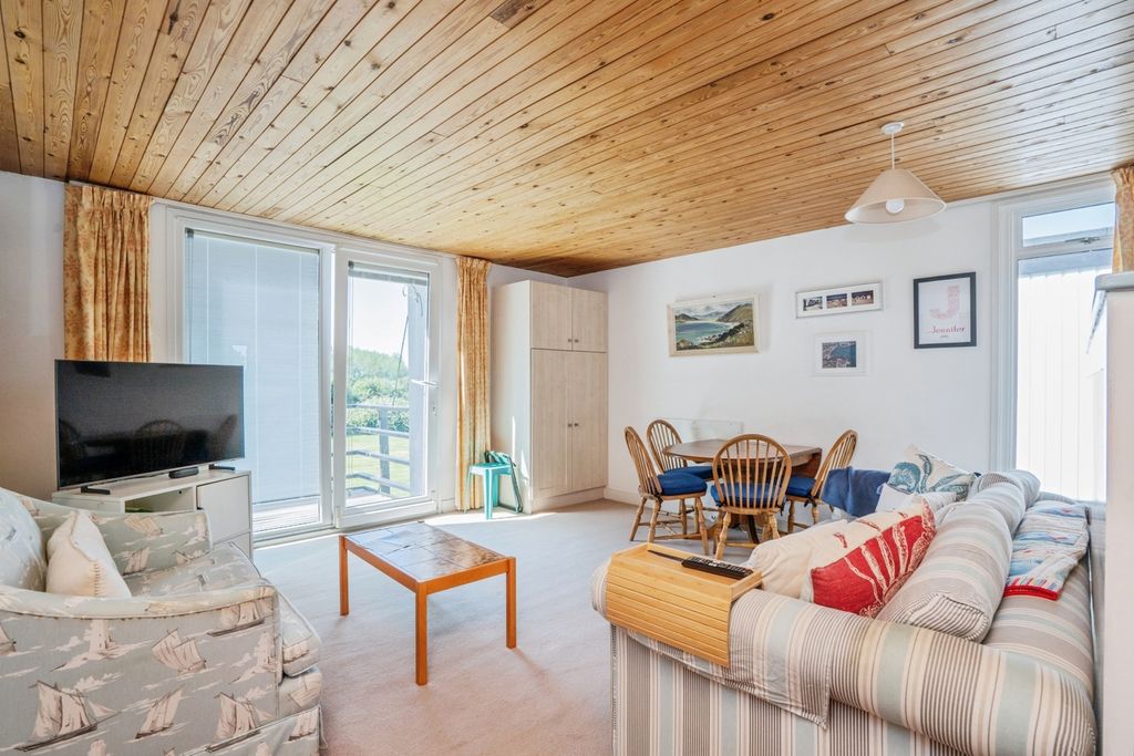 Property photo 3 of 18 Pbox-Img.Jpg