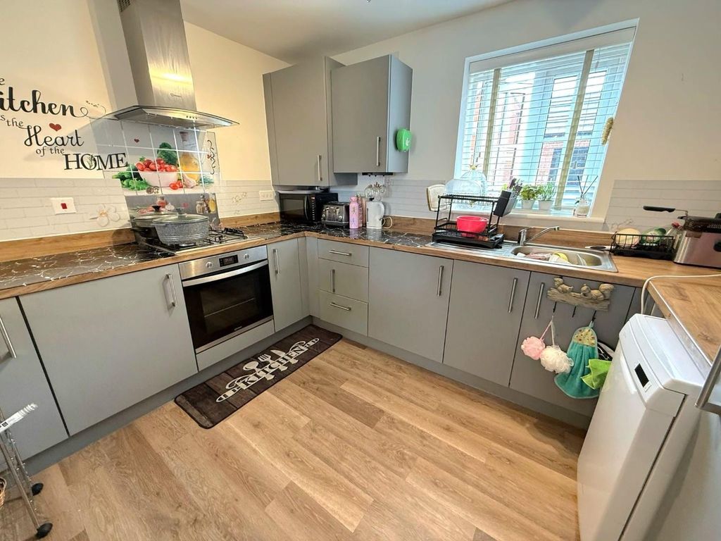 Property photo 2 of 8 11.Jpg