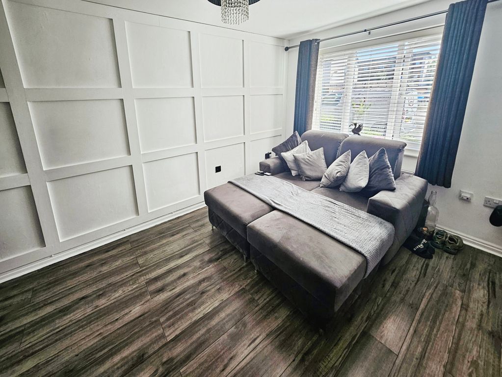 Property photo 3 of 13 Lounge