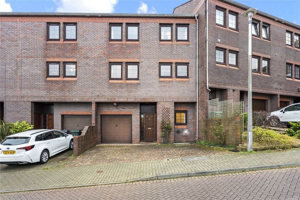 Property photo 1 of 39 83 Orchard Brae Ave