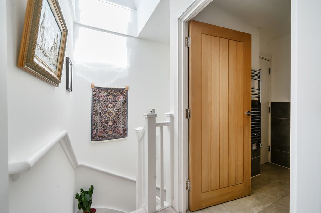 Property photo 2 of 9 Hallway