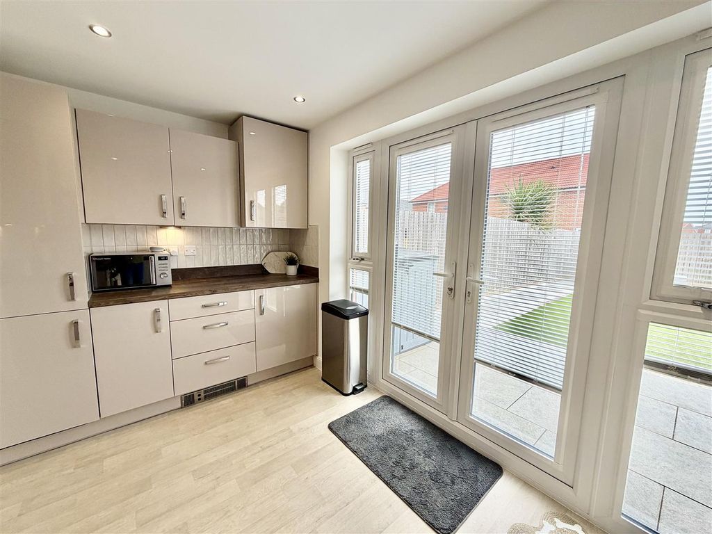 Property photo 2 of 17 Kitchen Diner
