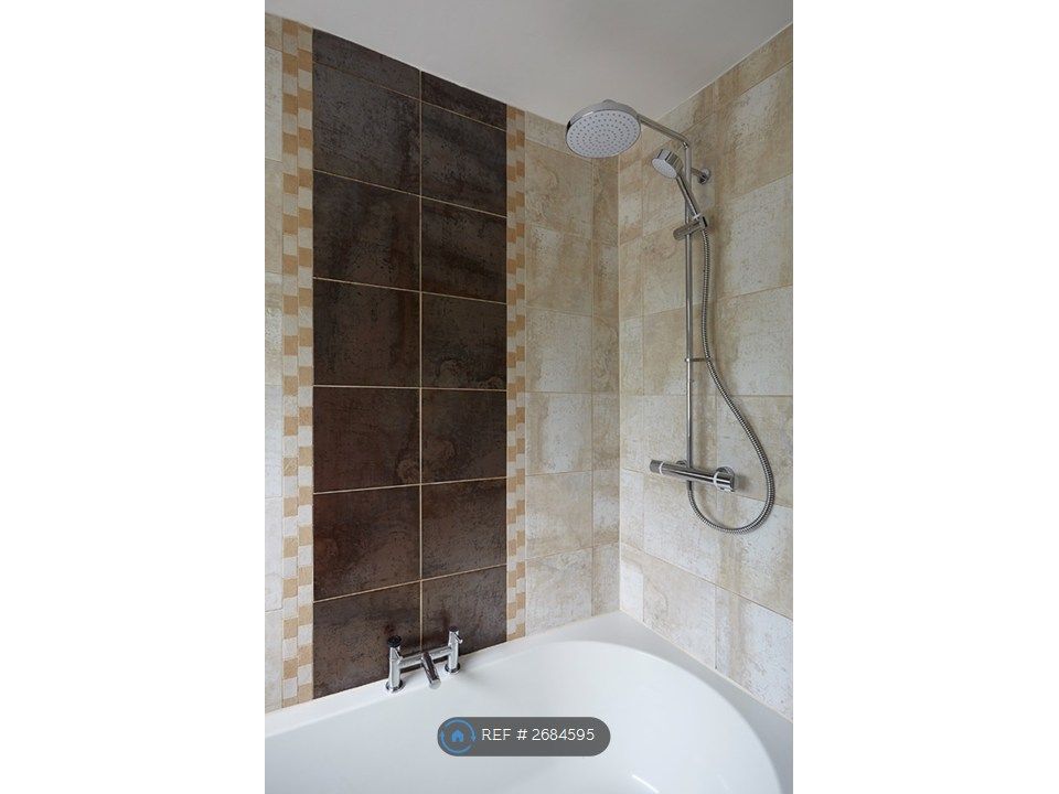 Property photo 2 of 5 Shower