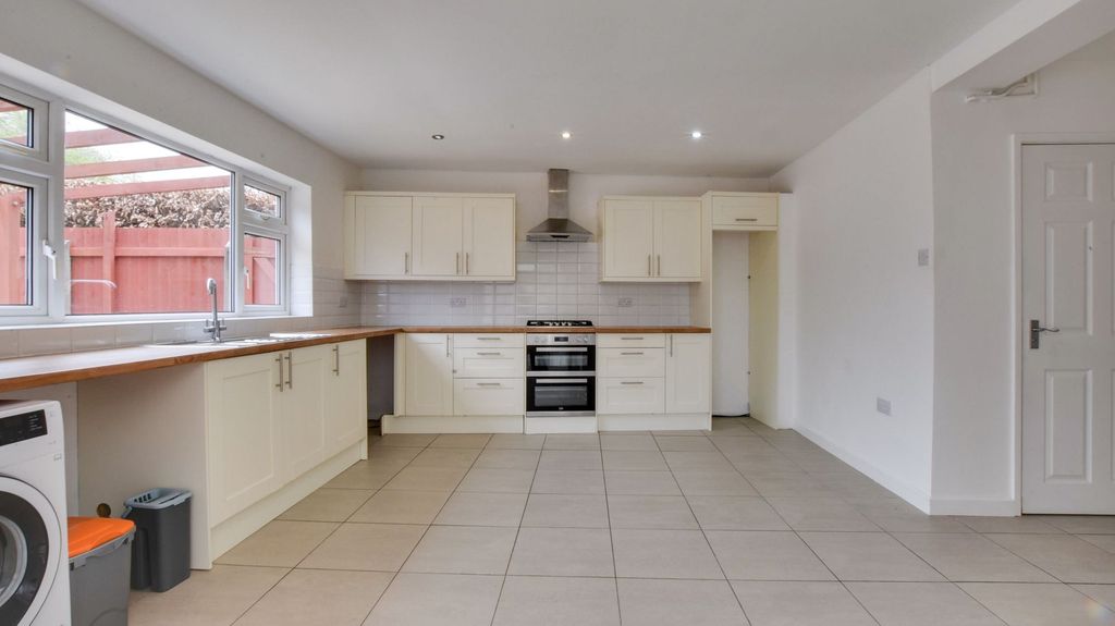 Property photo 2 of 36