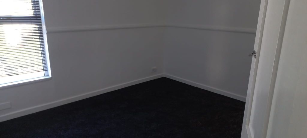 Property photo 3 of 9 5